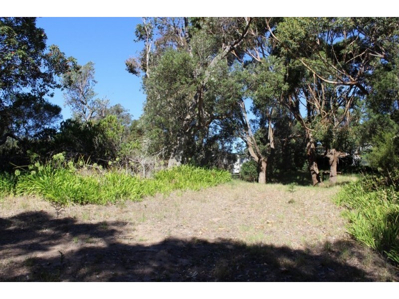 14 FISHERMANS ROAD, Venus Bay VIC 3956