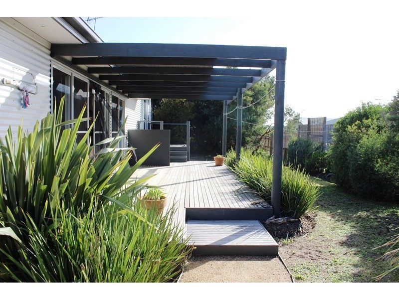 4 BRADLEY AVENUE, Venus Bay VIC 3956