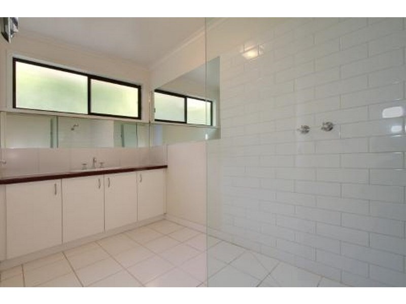 8 WARATAH STREET, Walkerville VIC 3956