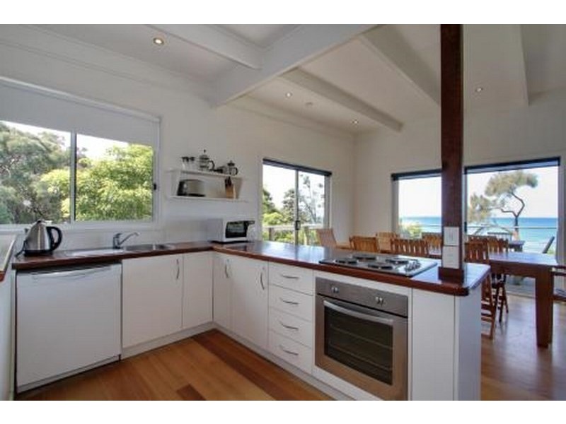 8 WARATAH STREET, Walkerville VIC 3956