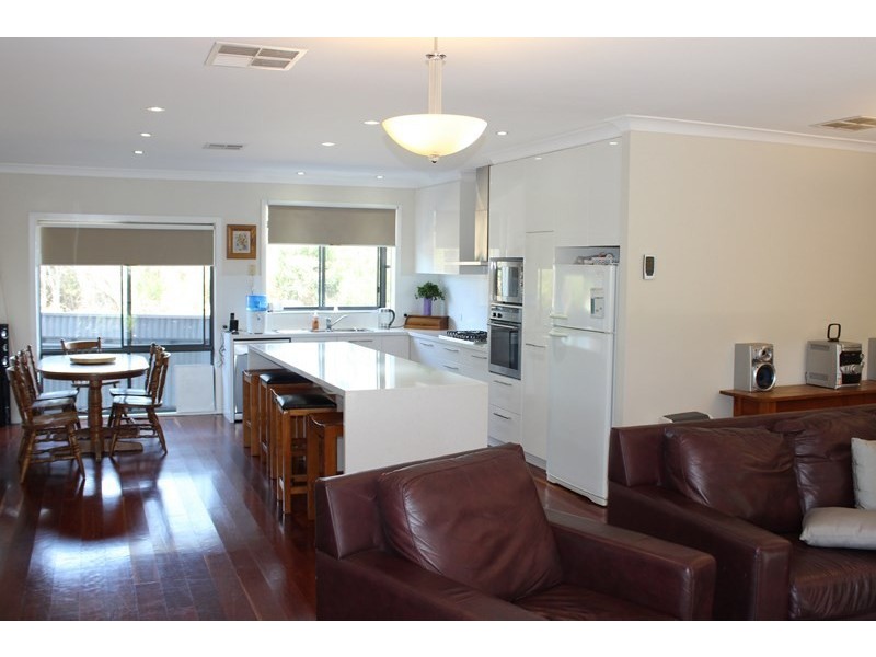 101 GREVILLIA STREET, Walkerville VIC 3956