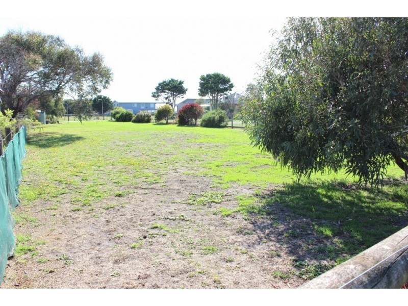 15 PARIS CRESCENT, Venus Bay VIC 3956