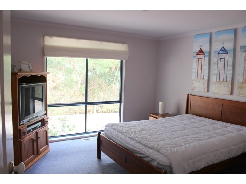 26 GREVILLIA STREET, Walkerville VIC 3956