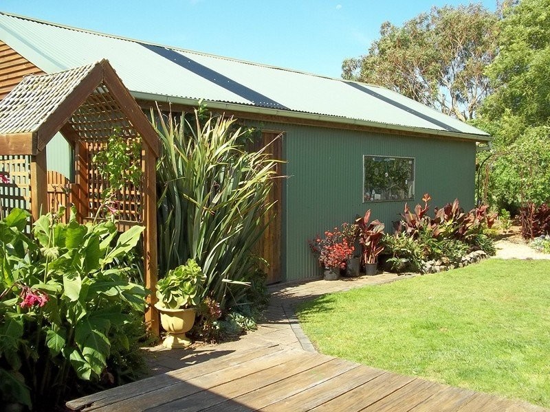 80 GREVILLIA STREET, Walkerville VIC 3956