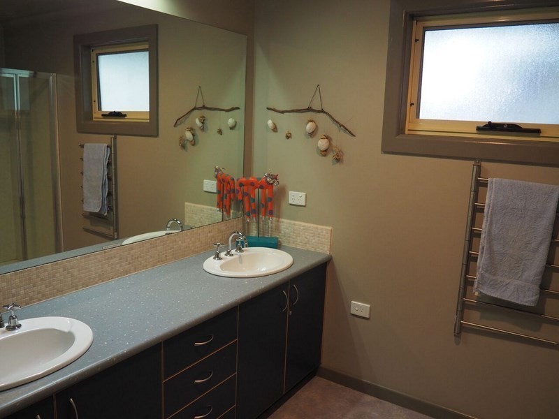 27 MERKANI AVENUE, Venus Bay VIC 3956