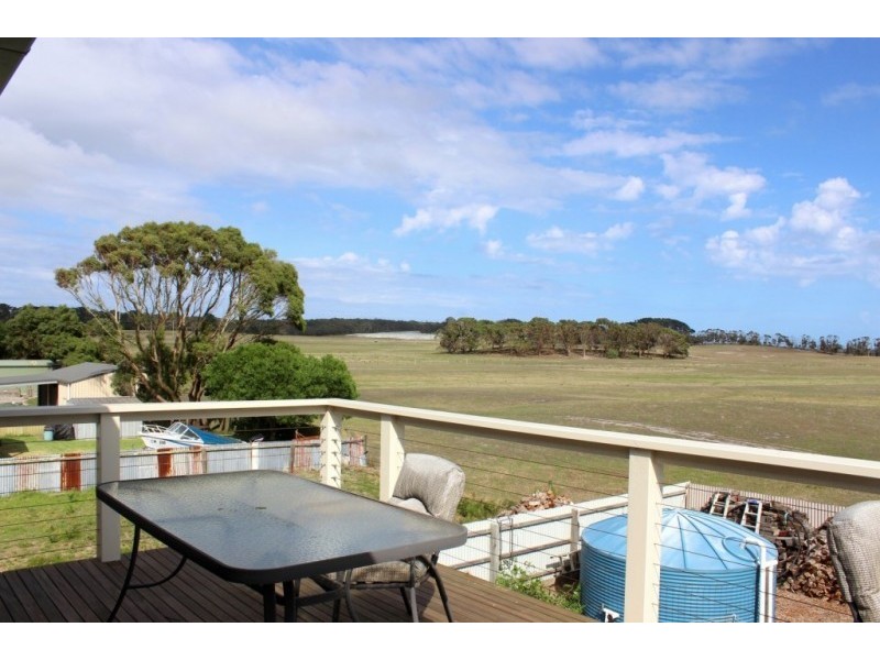 95 GREVILLIA STREET, Walkerville VIC 3956