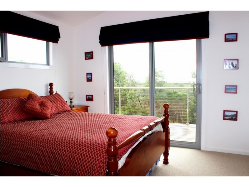 800 LEES ROAD, Venus Bay VIC 3956
