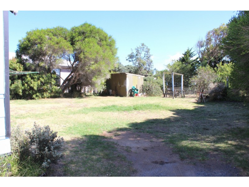 64 CANTERBURY ROAD, Venus Bay VIC 3956