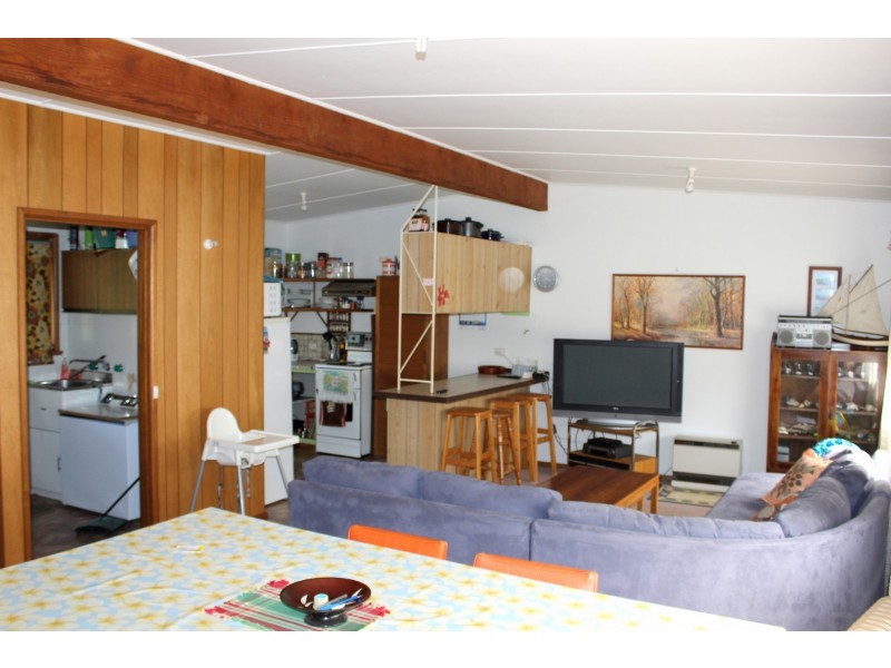 6 MACKINNON COURT, Walkerville VIC 3956