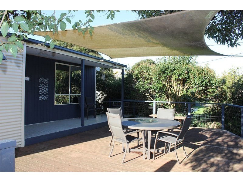 4 MERKANI AVENUE, Venus Bay VIC 3956