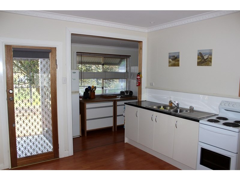 4 MERKANI AVENUE, Venus Bay VIC 3956