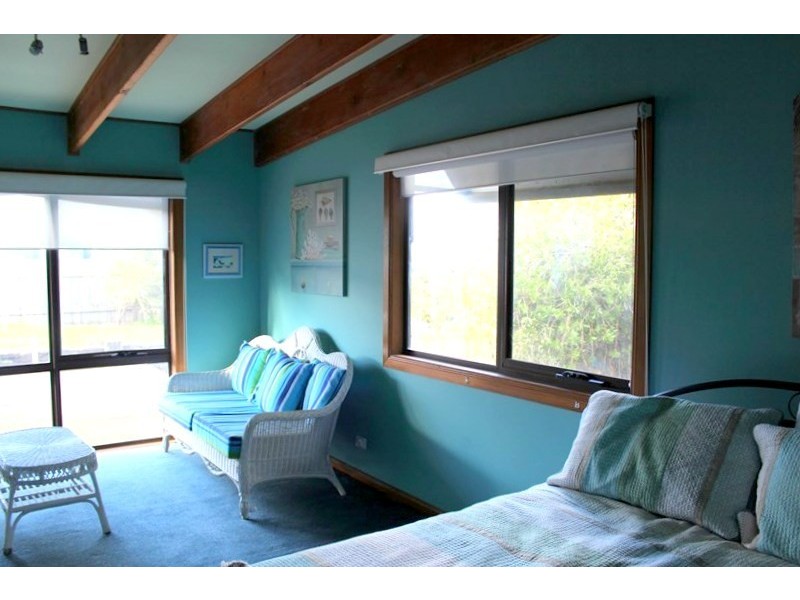 4 MERKANI AVENUE, Venus Bay VIC 3956