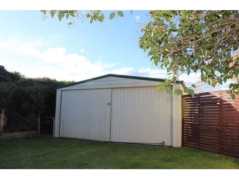 4 MERKANI AVENUE, Venus Bay VIC 3956