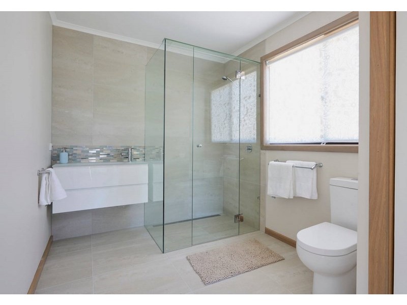 4 MCINDOE AVENUE, Venus Bay VIC 3956