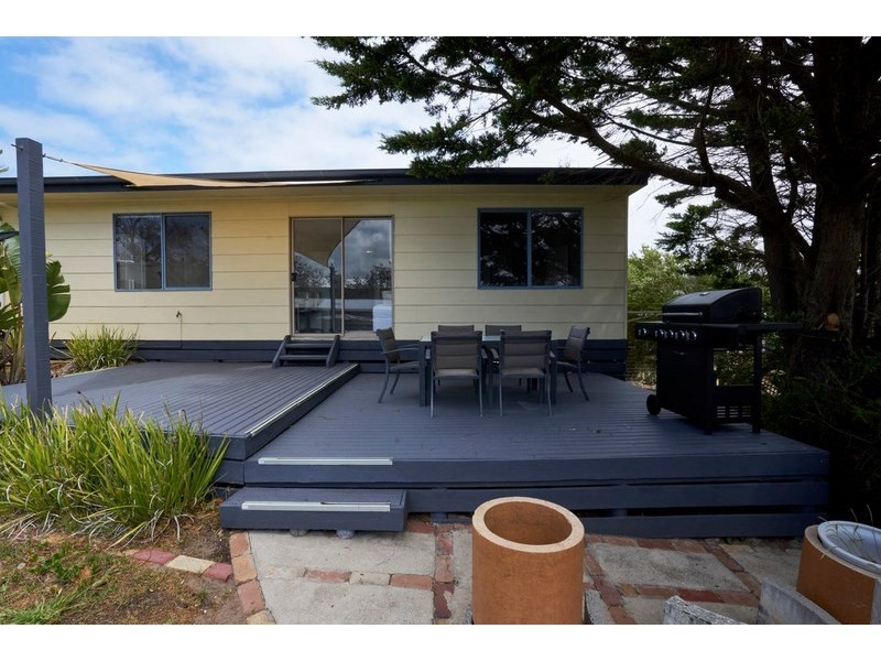 4 MCINDOE AVENUE, Venus Bay VIC 3956