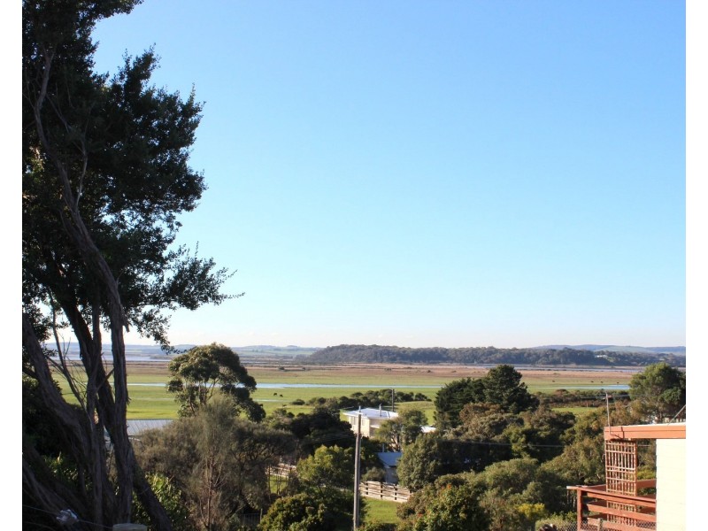 17 LOUIS ROAD, Venus Bay VIC 3956