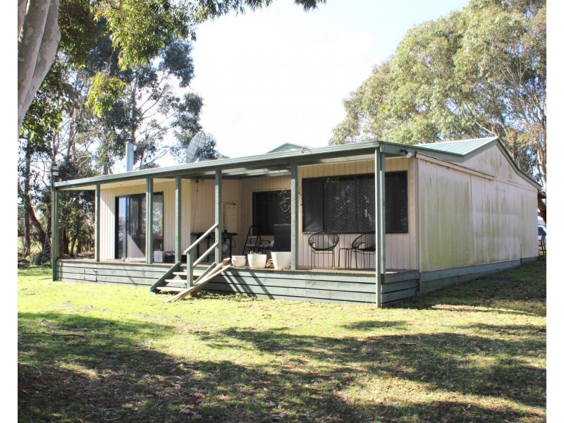 1645. BUFFALO-WARATAH ROAD, Walkerville VIC 3956