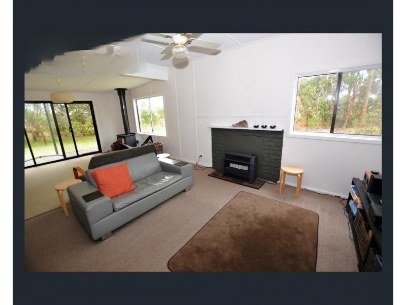 1645. BUFFALO-WARATAH ROAD, Walkerville VIC 3956