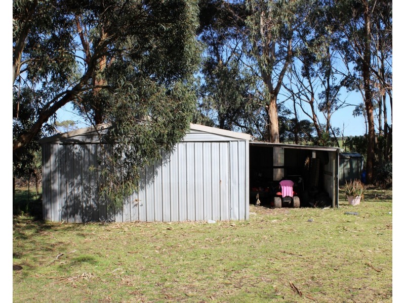 1645. BUFFALO-WARATAH ROAD, Walkerville VIC 3956