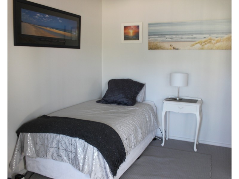 5 ALBERT AVENUE, Venus Bay VIC 3956