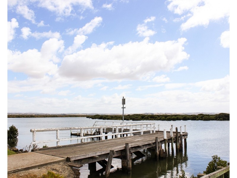 33 FISHERMANS ROAD, Venus Bay VIC 3956