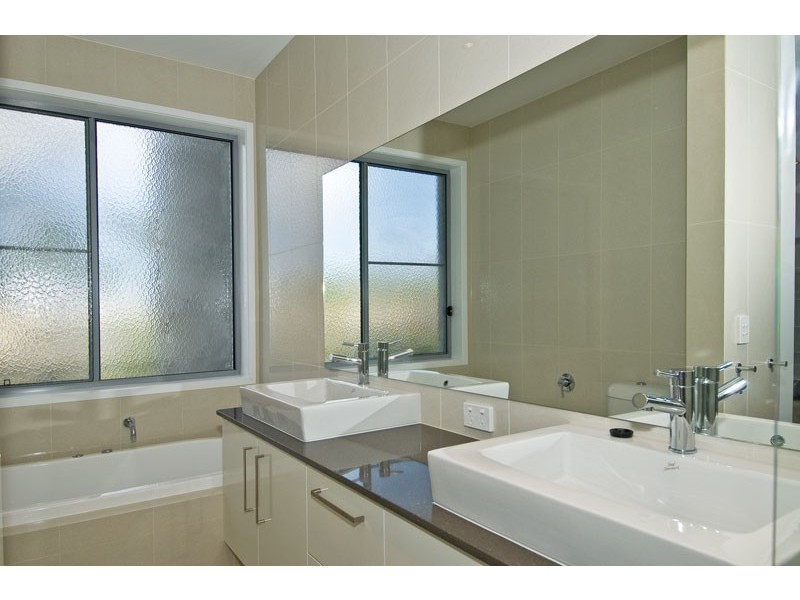 5023B Riverwood Grove, Benowa QLD 4217