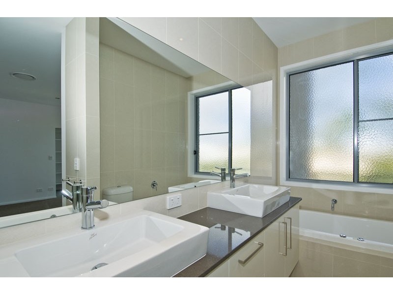 5023B Riverwood Grove, Benowa QLD 4217