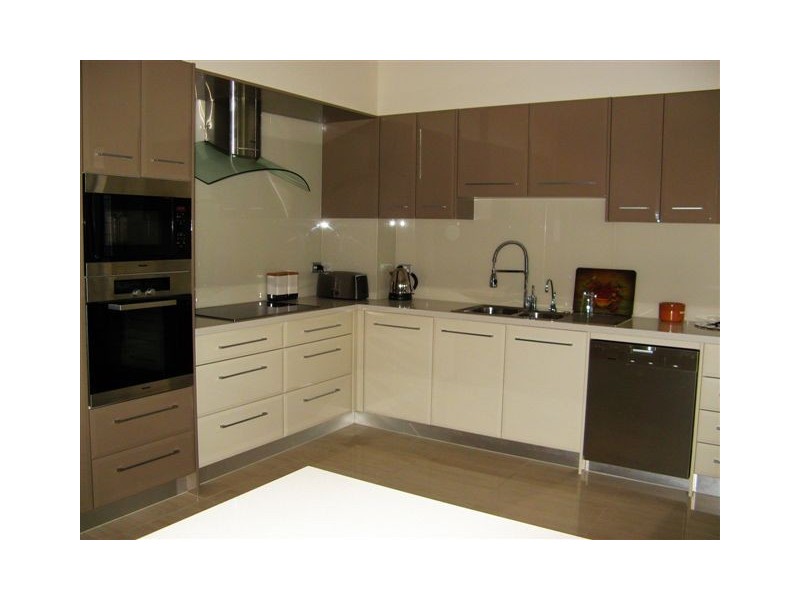 3009 Northview Parade, Benowa QLD 4217