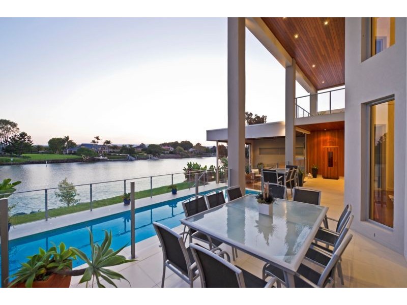 4002 The Boulevarde, Benowa QLD 4217