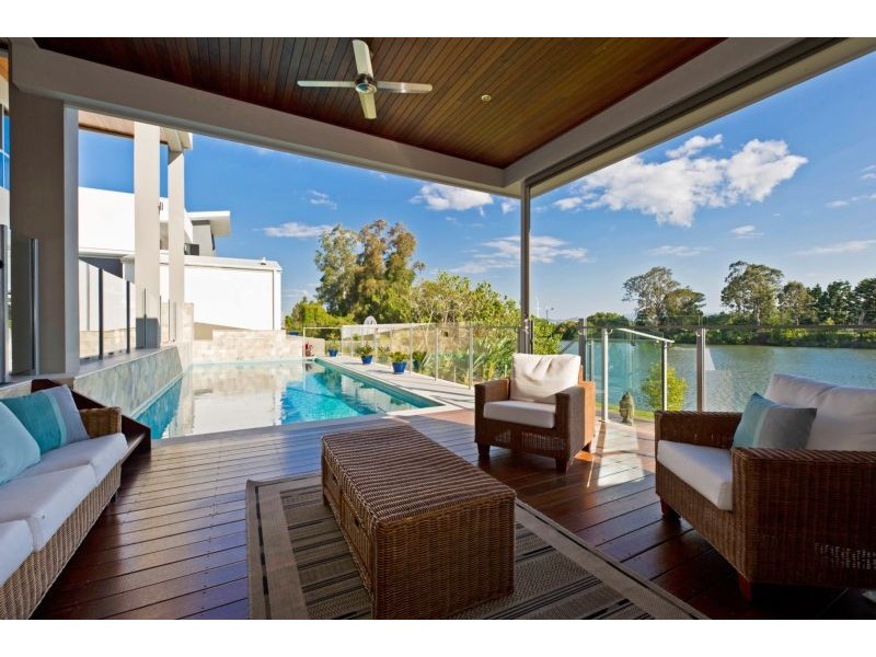 4002 The Boulevarde, Benowa QLD 4217