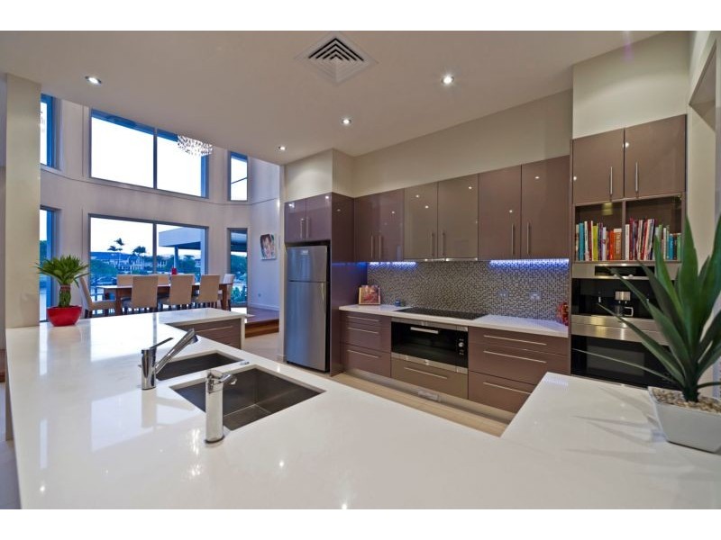 4002 The Boulevarde, Benowa QLD 4217