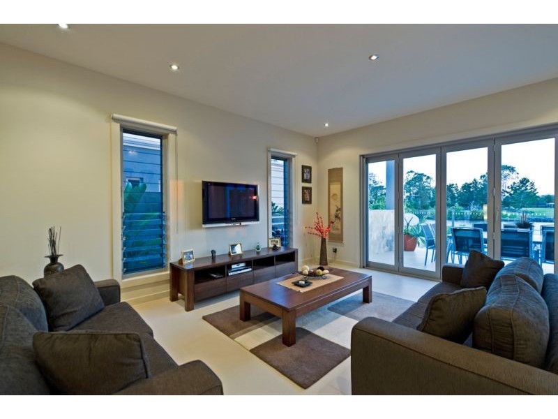 4002 The Boulevarde, Benowa QLD 4217