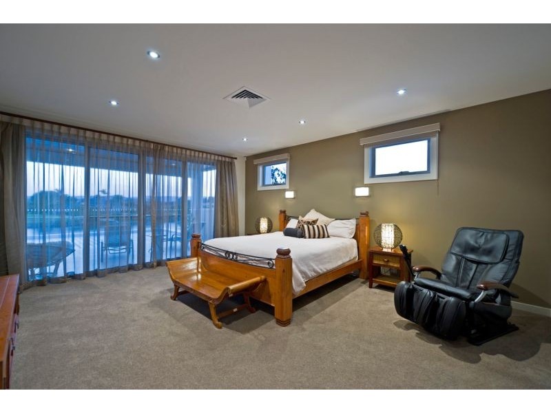 4002 The Boulevarde, Benowa QLD 4217