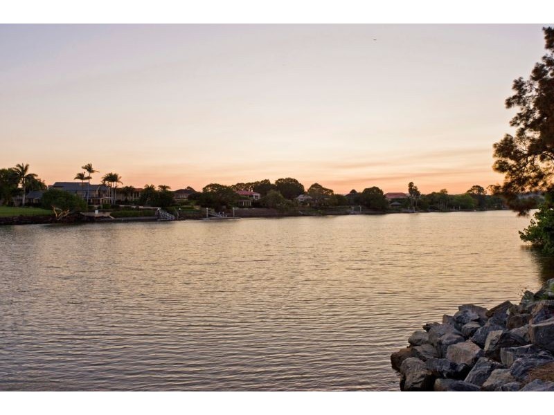 4002 The Boulevarde, Benowa QLD 4217