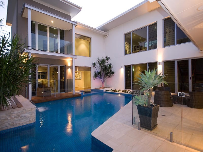 3018 The Boulevarde, Benowa QLD 4217