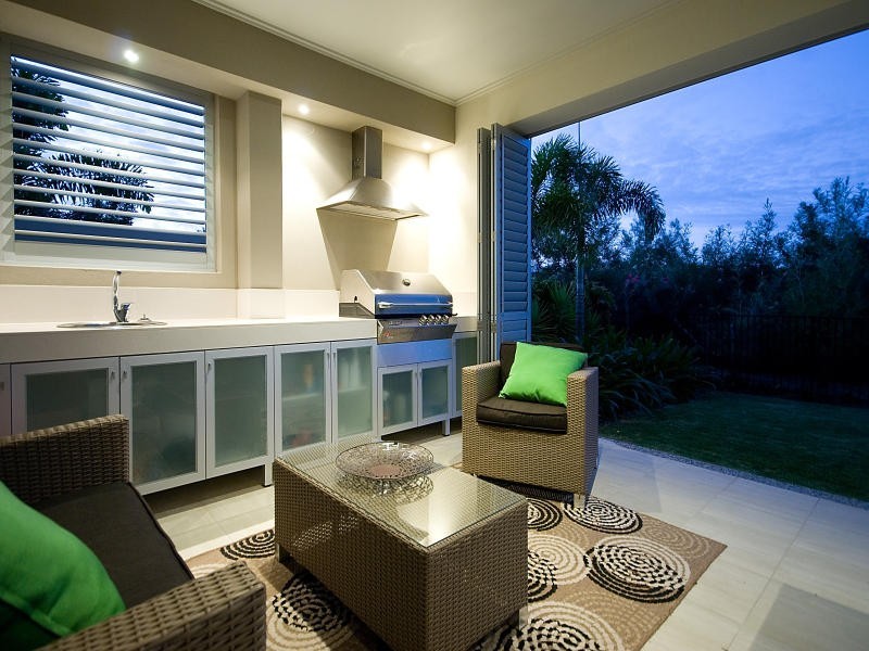 3018 The Boulevarde, Benowa QLD 4217