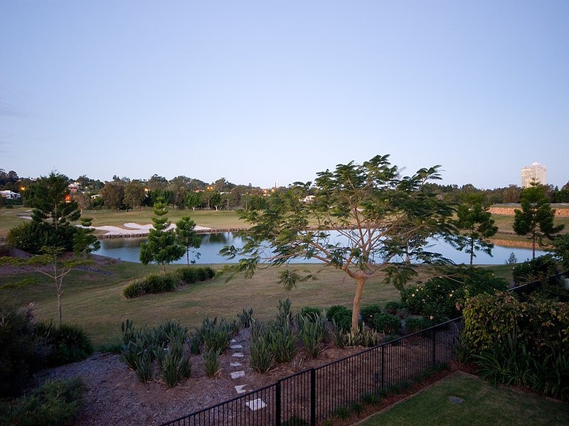 3018 The Boulevarde, Benowa QLD 4217