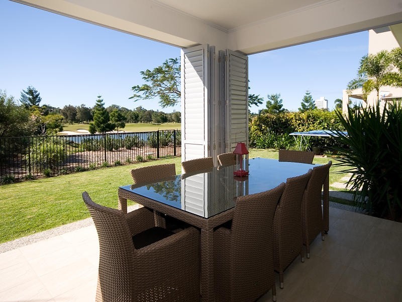 3018 The Boulevarde, Benowa QLD 4217