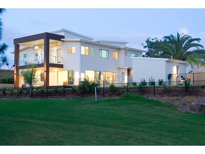 1038 Lakeview Terr, Benowa QLD 4217