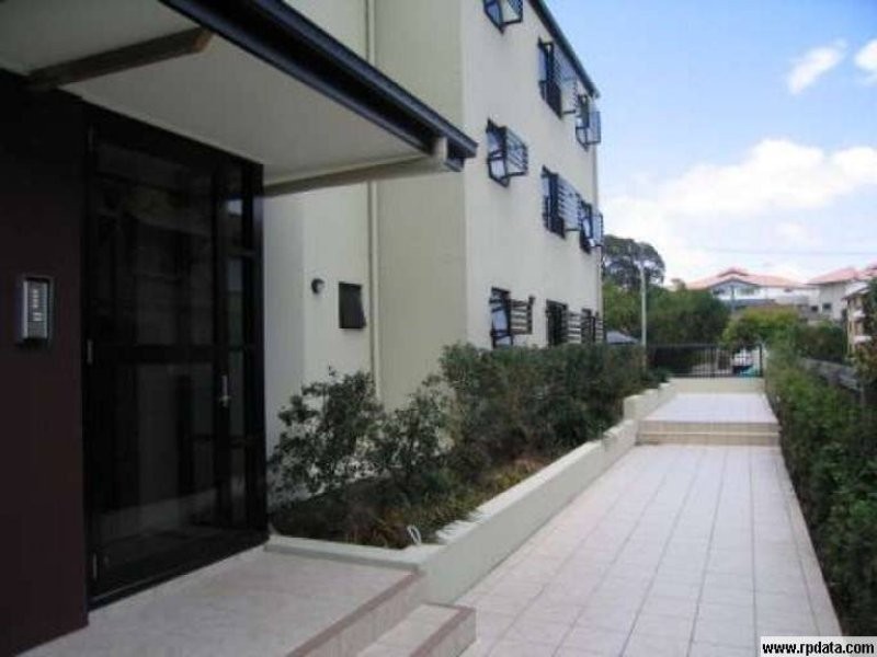4/26 Bath Street, Labrador QLD 4215