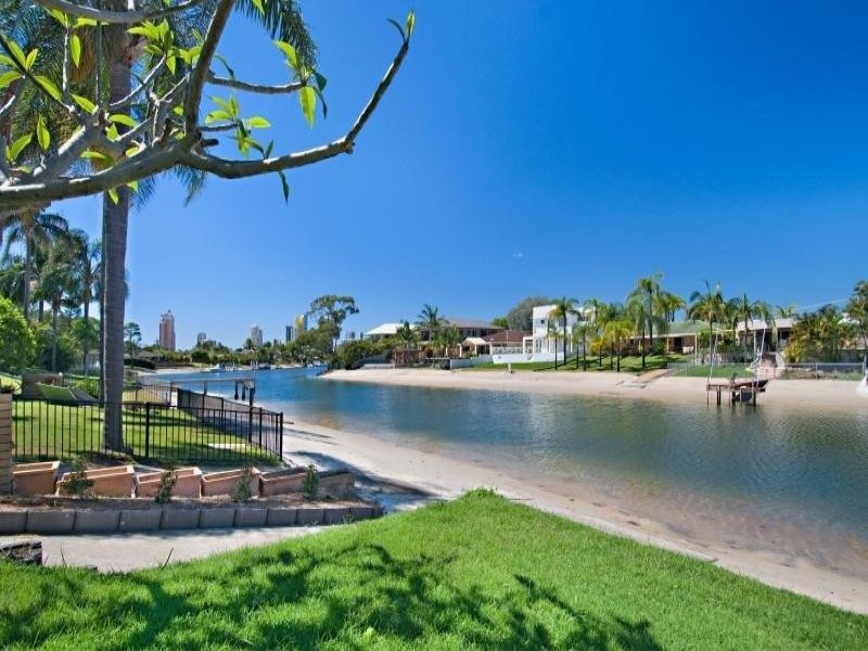 10 Meredith Drive, Broadbeach Waters QLD 4218