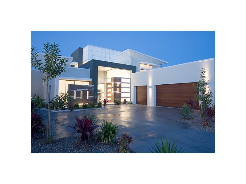 3021 The Boulevarde, Benowa QLD 4217