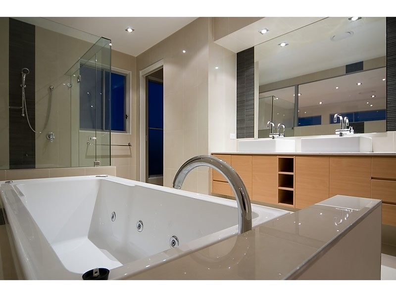 3021 The Boulevarde, Benowa QLD 4217