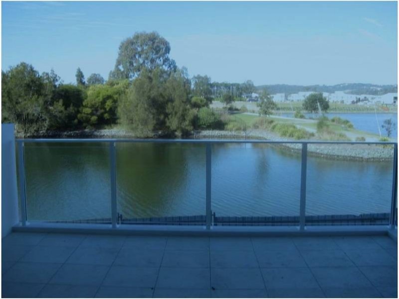 8/ VARSITY PARADE, Robina QLD 4226