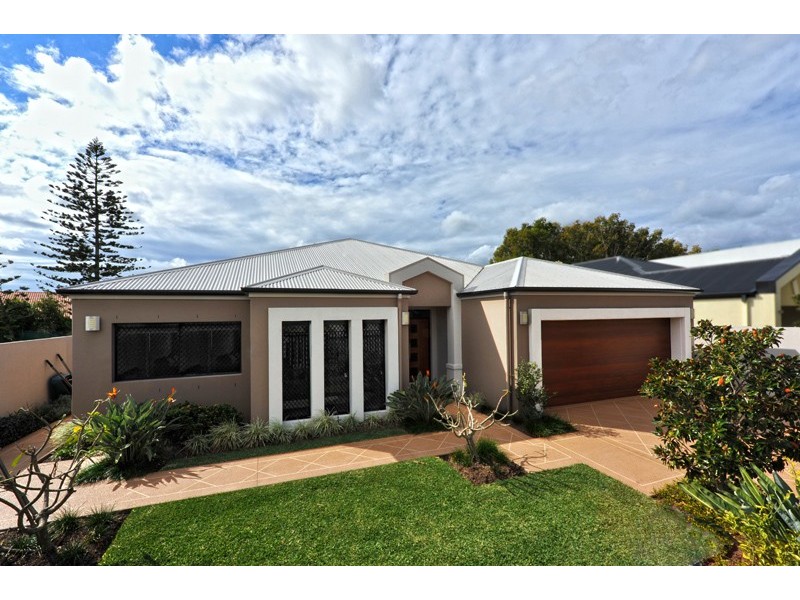 8 Waterview Crescent, Bundall QLD 4217