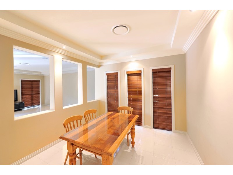 8 Waterview Crescent, Bundall QLD 4217