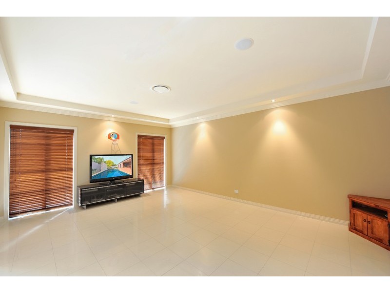 8 Waterview Crescent, Bundall QLD 4217