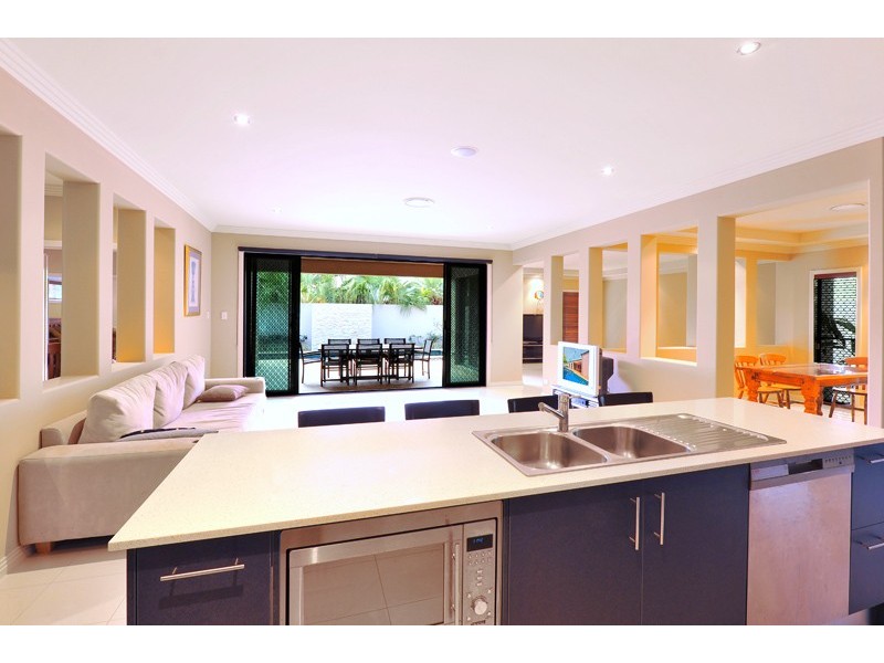 8 Waterview Crescent, Bundall QLD 4217