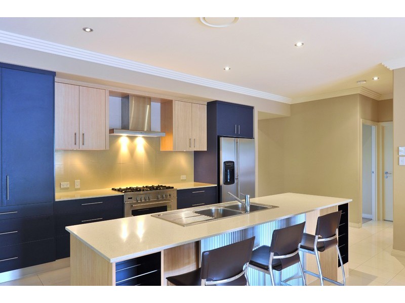 8 Waterview Crescent, Bundall QLD 4217