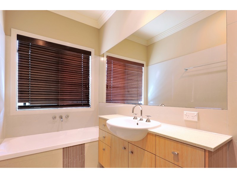 8 Waterview Crescent, Bundall QLD 4217